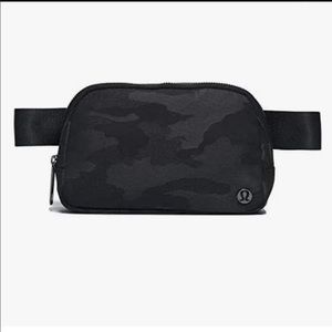 NWT lululemon everywhere belt bag in camo